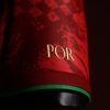 camiseta-portugal-edicion-especial-cr7-rojo-2026-puño