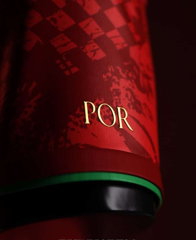 camiseta-portugal-edicion-especial-cr7-rojo-2026-puño