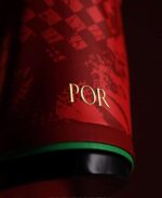 camiseta-portugal-edicion-especial-cr7-rojo-2026-puño