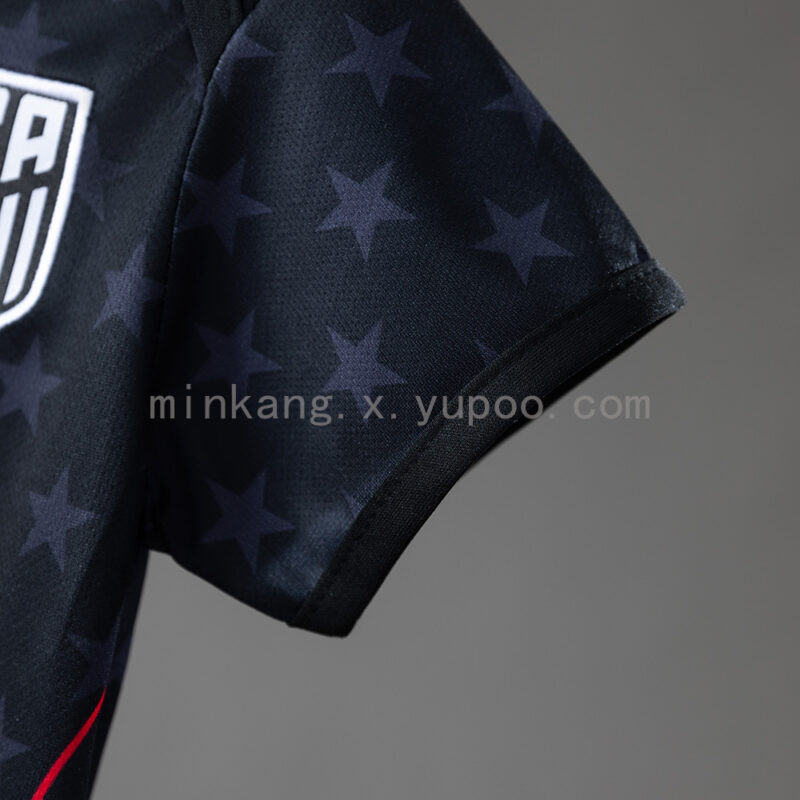 body-de-bebe-segunda-equipacion-2026-puño