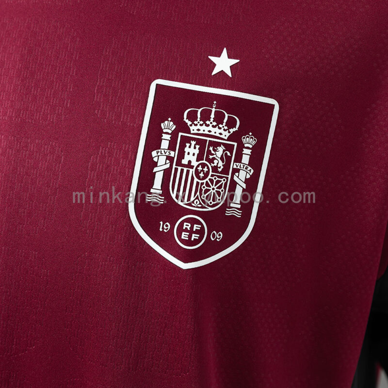 camiseta-españa-portero-rojo-2026-escudo