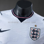 camiseta-inglaterra-primera-equipacion-version-jugador-mundial-2026cuello