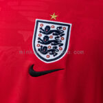 camiseta-inglaterra-segunda-equipacion-mundial-2026-escudo