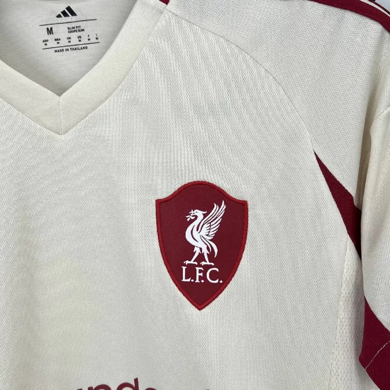 camiseta-liverpool-segunda-equipacion-2025-2026-escudo
