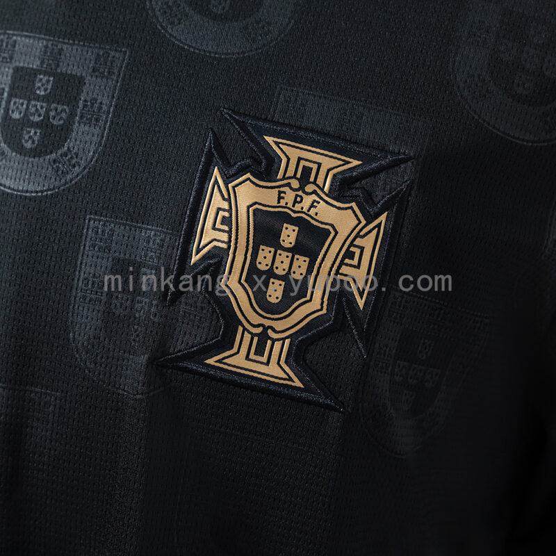 camiseta-portugal-edicion-especial-pantera-negra-2026-escudo
