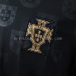 camiseta-portugal-edicion-especial-pantera-negra-2026-escudo