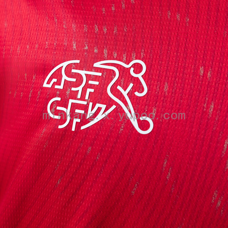 camiseta-suiza-primera-equipacion-mundial-2026-escudo-2