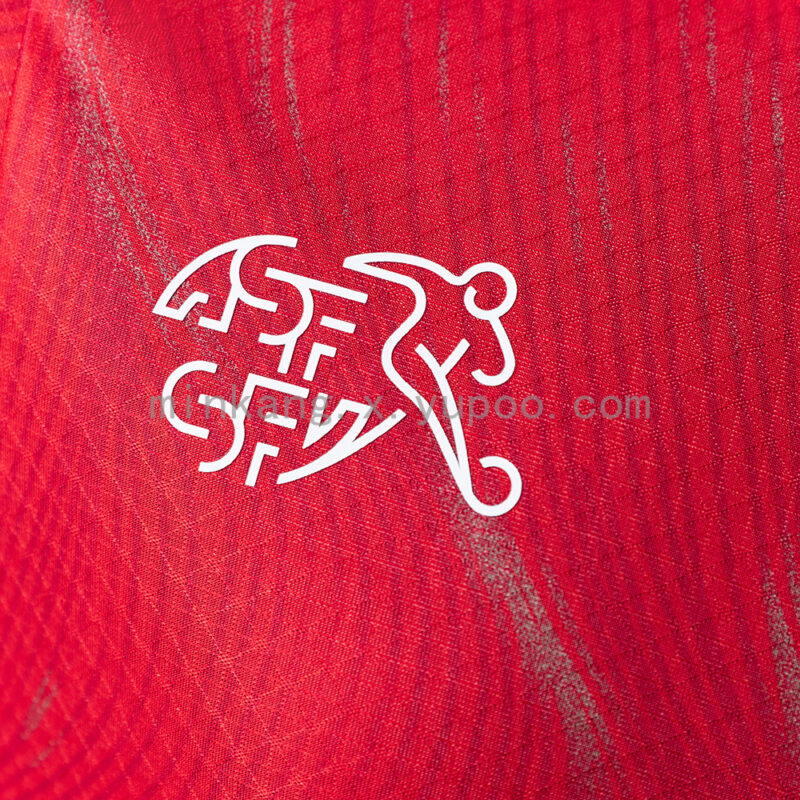 camiseta-suiza-primera-equipacion-version-jugador-mundial-2026-escudo-1