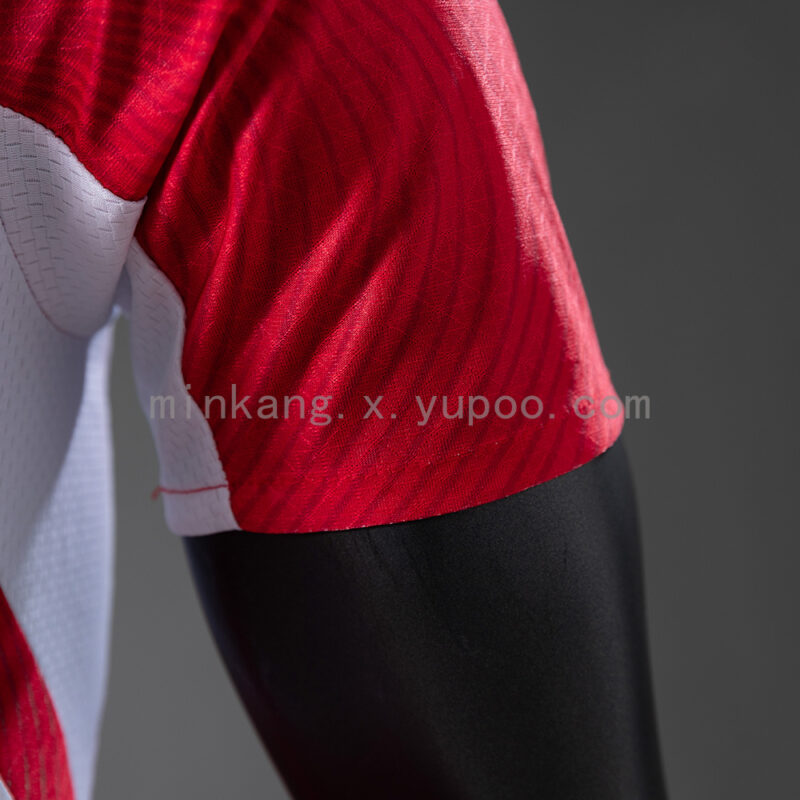 camiseta-suiza-primera-equipacion-version-jugador-mundial-2026-puño