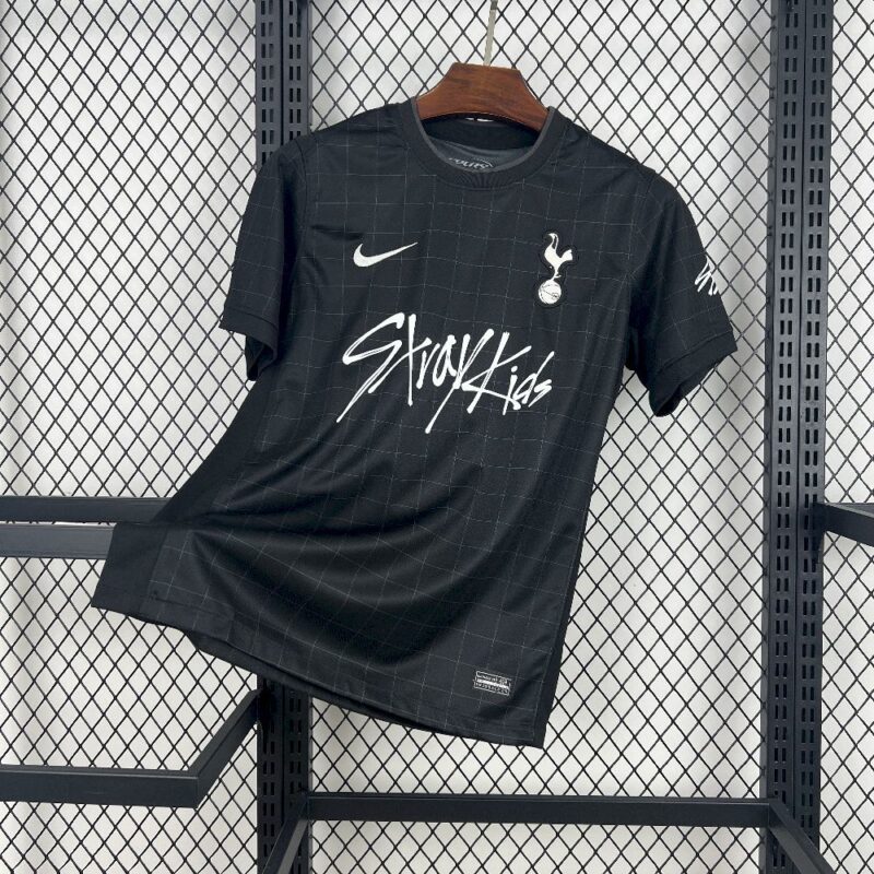 camiseta-tottenham-hotspur-stray-kids-segunda-equipacion-2025-2026 camiseta-tottenham-hotspur-stray-kids-segunda-equipacion-2025-2026