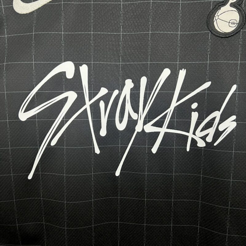 camiseta-tottenham-hotspur-stray-kids-segunda-equipacion-2025-2026-pechoo
