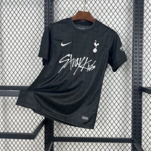 camiseta-tottenham-hotspur-stray-kids-segunda-equipacion-2025-2026