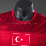 camiseta-turkia-primera-equipacion-version-jugador-mundial-2026-cuello