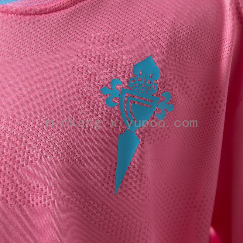 conjunto-niño-celta-de-vigo-tercera-equipacion-2025-2026-escudo