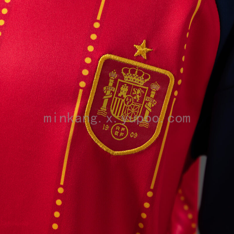 conjunto-niño-españa-primera-equipacion-mundial-2026-escudo