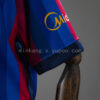 conjunto-niño-fc-barcelona-primera-equipacion-2026-2027-puño