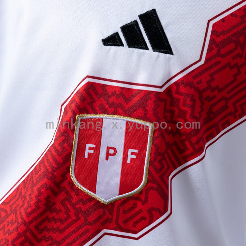 conjunto-niño-peru-primera-equipacion-mundial-2026-escudo