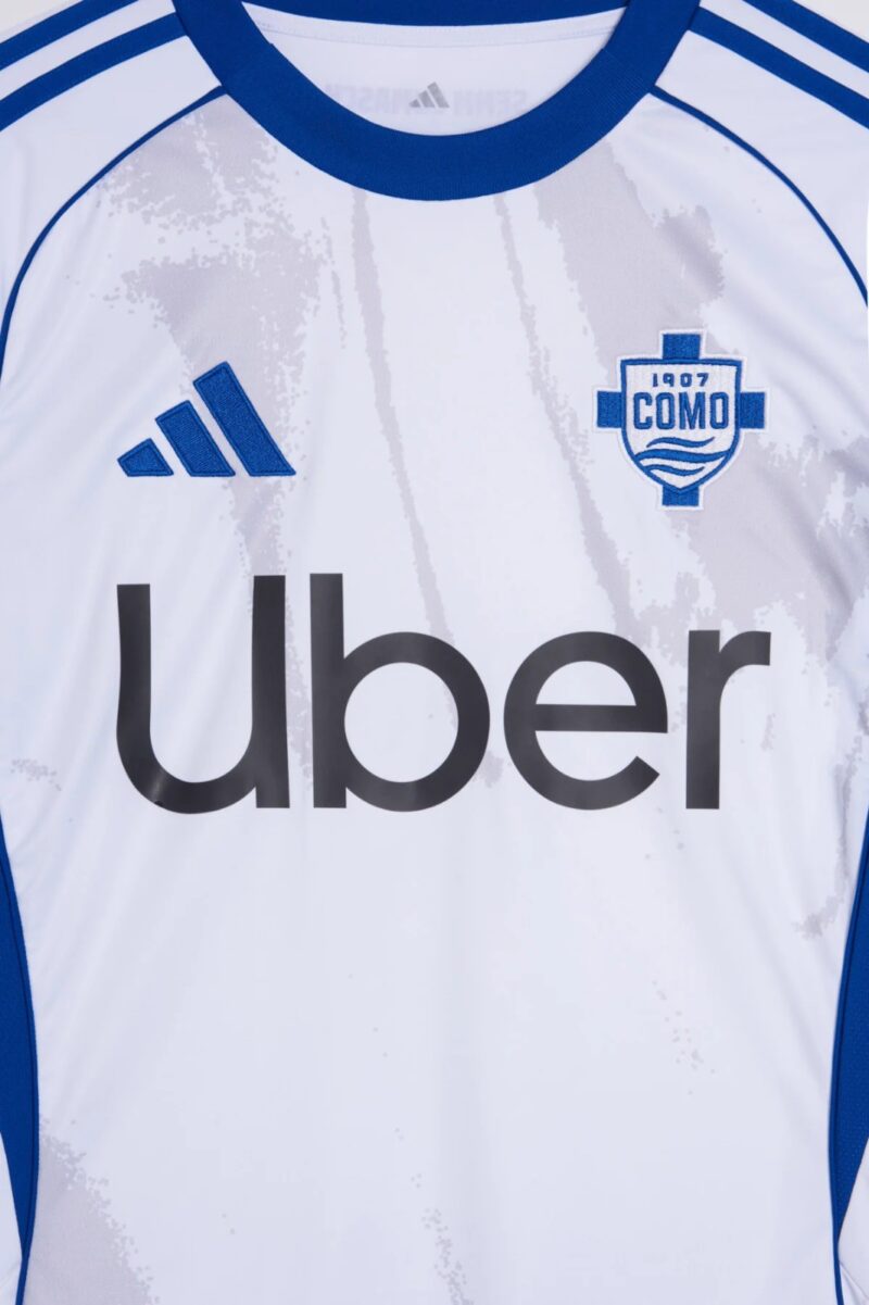 camiseta-como-segunda-equipacion-2025-2026-pecho