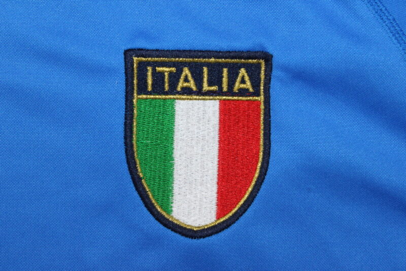 camiseta-italia-primera-equipacion-retro-2002-escudo