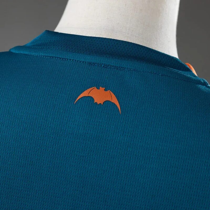camiseta-valencia-segunda-equipacion-2026-2027-cuello-trasero