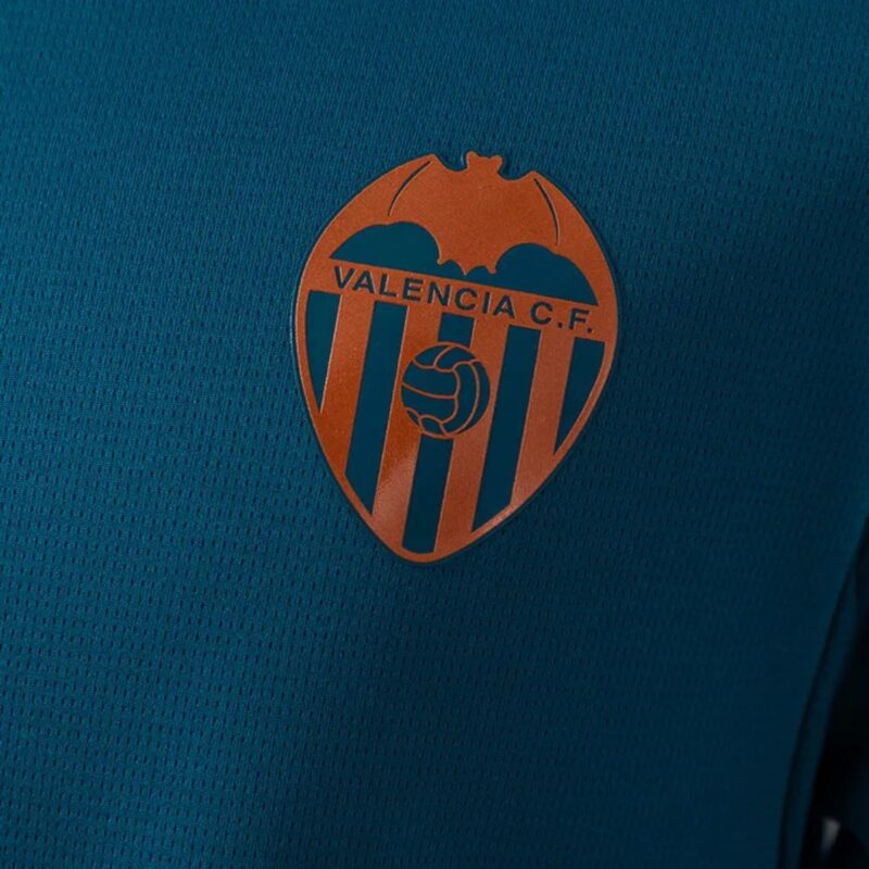 camiseta-valencia-segunda-equipacion-2026-2027-escudo