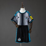Conjunto Niño Newcastle primera equipacion 2026-2027